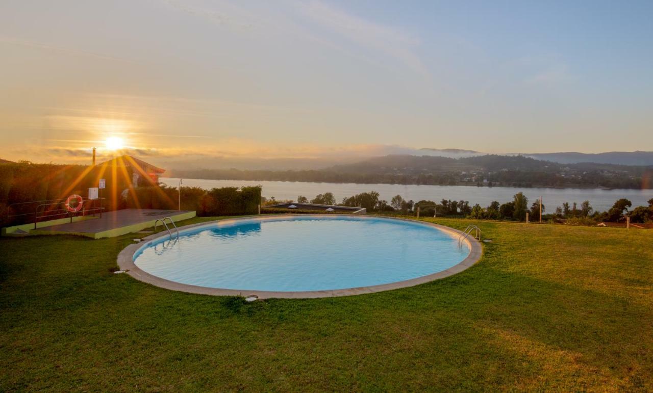 River-Side Villa ヴィラ・ノーヴァ・デ・セルヴェイラ エクステリア 写真